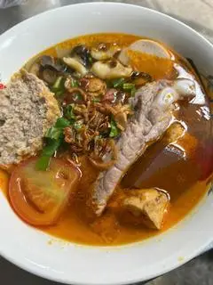 Hình ảnh Canh bún giò đầy đủ