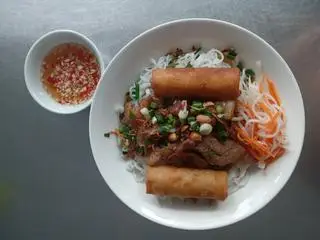Hình ảnh bún thịt nướng+chả giò