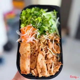 Hình ảnh Bún thịt xào - chả giò tôm thịt tô thường