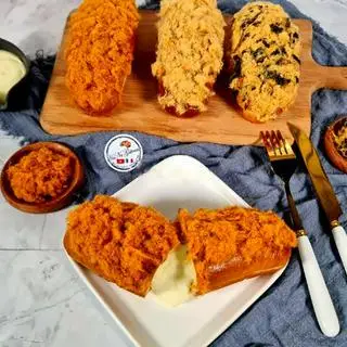 Hình ảnh Bánh Mì Phomai Tan Chảy Gà Cay
