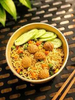 Hình ảnh Mì Trộn Indomie Tôm Viên + Trứng ốp 