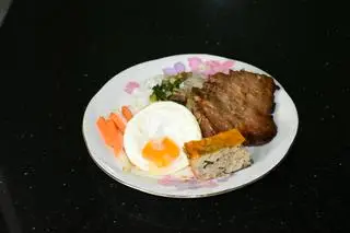 Hình ảnh Cơm Sườn, Chả, Trứng
