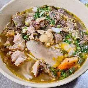 Hình ảnh Bún Bò Nạm Chả Mỡ Nổi