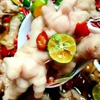 Hình ảnh Chân Gà rút xương ngâm sả tắc