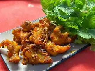 Hình ảnh Chân gà rút xương chiên nước mắm - vừa