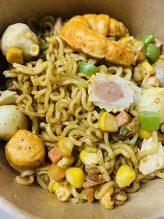 Hình ảnh Mì Trộn Rau Củ + Tôm Surimi+Xúc Xích+Mực Xoắn