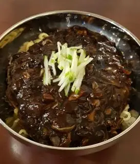 Hình ảnh Mì đen sợi khô
