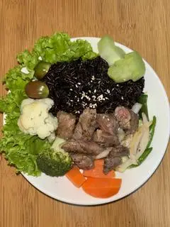 Hình ảnh Cơm gạo lức bò xào hành tây ( rau củ Đà Lạt )