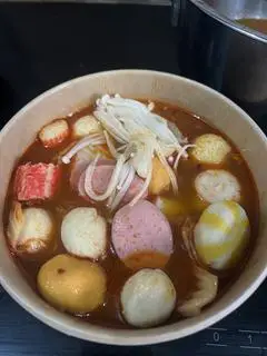 Hình ảnh Mì Cay Xúc Xích cá viên thập cẩm