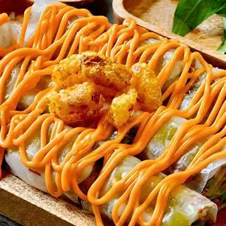 Hình ảnh Bánh tráng cuốn lòng đào sốt trứng muối