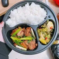 Hình ảnh Cơm thịt rang cháy cạnh