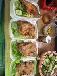 Hình ảnh Cơm Gà xối nước mắm 
