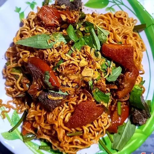 Hình ảnh Phá lấu xào mì gói 