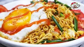 Hình ảnh Mì Xào Trứng Xúc Xích