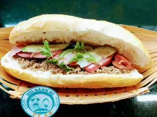 Hình ảnh Bánh mì Pate Xúc xích