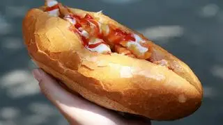 Hình ảnh Bánh Mỳ Pate Xúc Xích