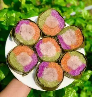 Hình ảnh Bánh Tét 3 Màu Nhân Dừa Non 850g