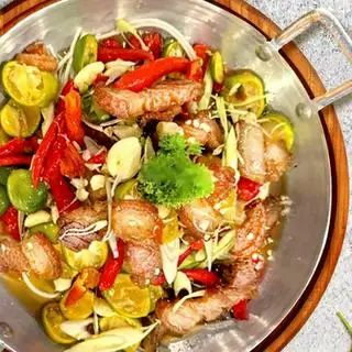 Hình ảnh Ba rọi chiên giòn ngâm mắm nhĩ