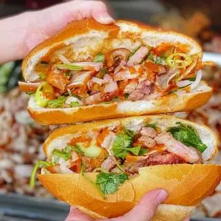 Hình ảnh Bánh Mì Heo Quay Đặc Biệt