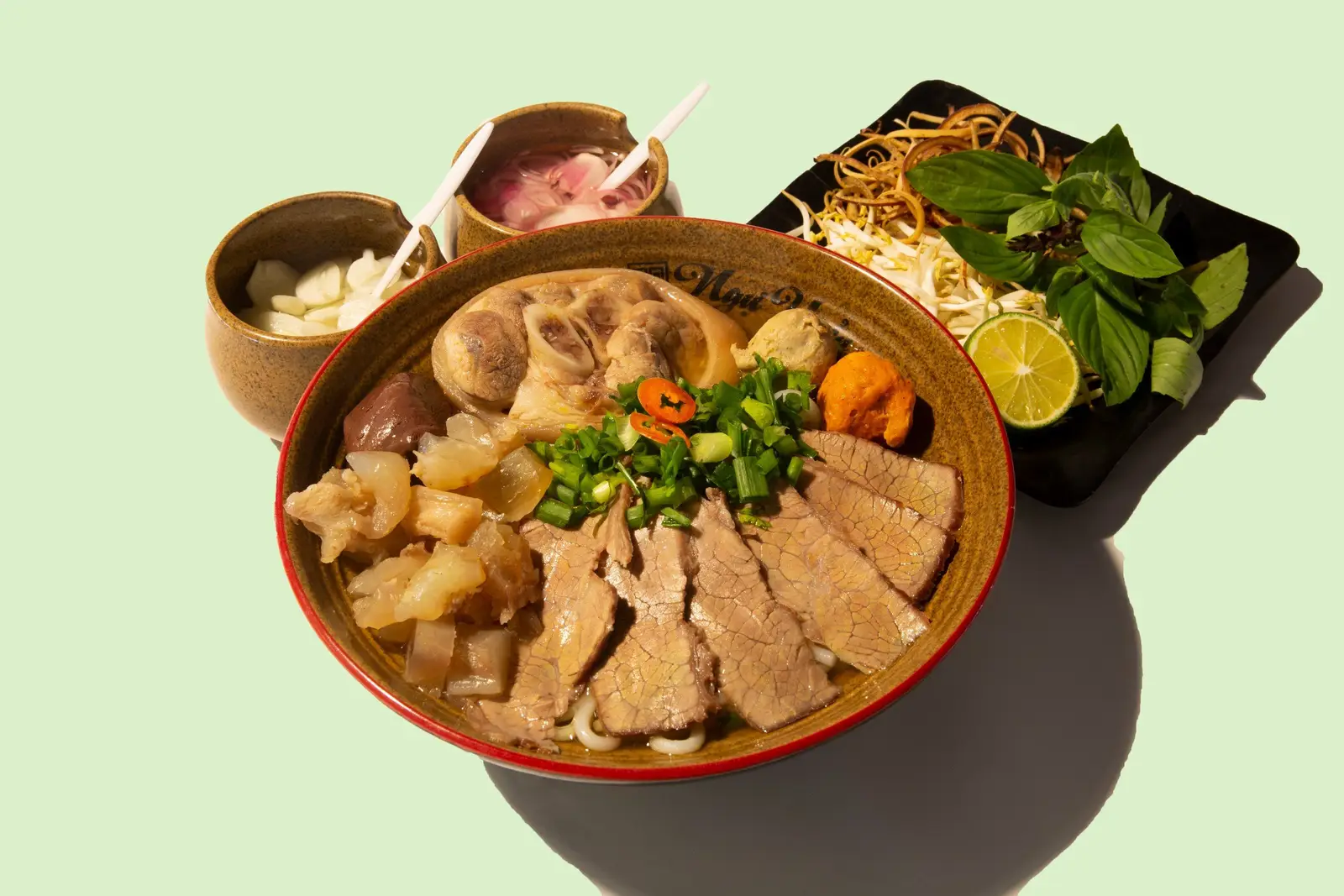 Hình ảnh Bún Bò Huế Đầy Đủ