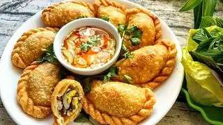 Hình ảnh BÁNH QUAI VẠC ( NHÂN THỊT).  