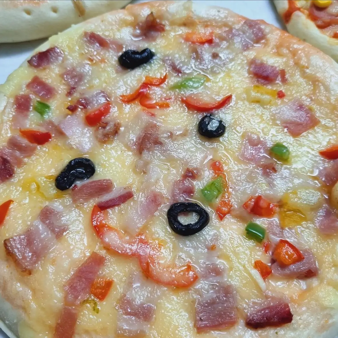 Hình ảnh Pizza Thịt Xông Khói - Size 24cm