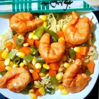 Hình ảnh Mì trộn tôm con - coca