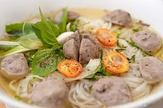 Hình ảnh Hủ tiếu mì bò viên truyền thống