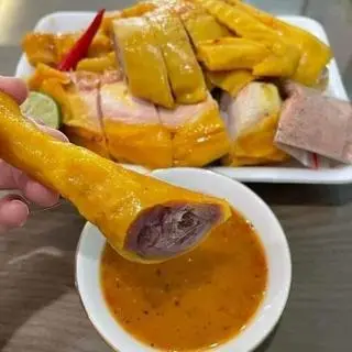 Hình ảnh Combo nửa gà ủ muối ăn mát - sốt chấm - nước ngọt
