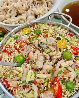 Hình ảnh Chân Gà Rút Xương Ngâm Sả Tắc