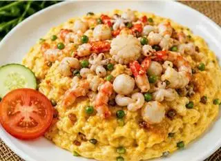 Hình ảnh Cơm phủ trứng cua bạch tuộc 