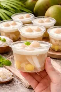 Hình ảnh Thạch Dừa Kem Cheese Sen Nhãn