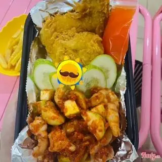 Hình ảnh cánh gà rán + chân gà sốt thái 
