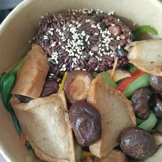 Hình ảnh cơm ngũ cốc xào nấm hương chay 