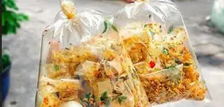 Hình ảnh Bánh Tráng ủ bơ tỏi ớt + khô gà