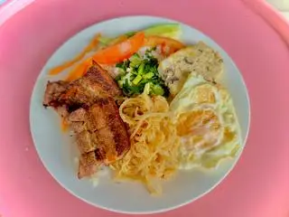 Hình ảnh Cơm tấm Ba rọi Bì Chả