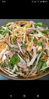 Hình ảnh Gỏi gà nguyên con ( Kèm 6 phần cơm + cánh, không lòng mề) 