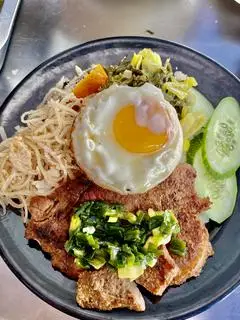 Hình ảnh Cơm tấm sườn bì chả ốp la + canh