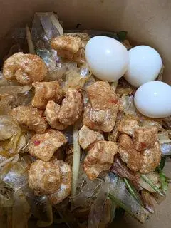 Hình ảnh Bánh tráng trộn truyền thống