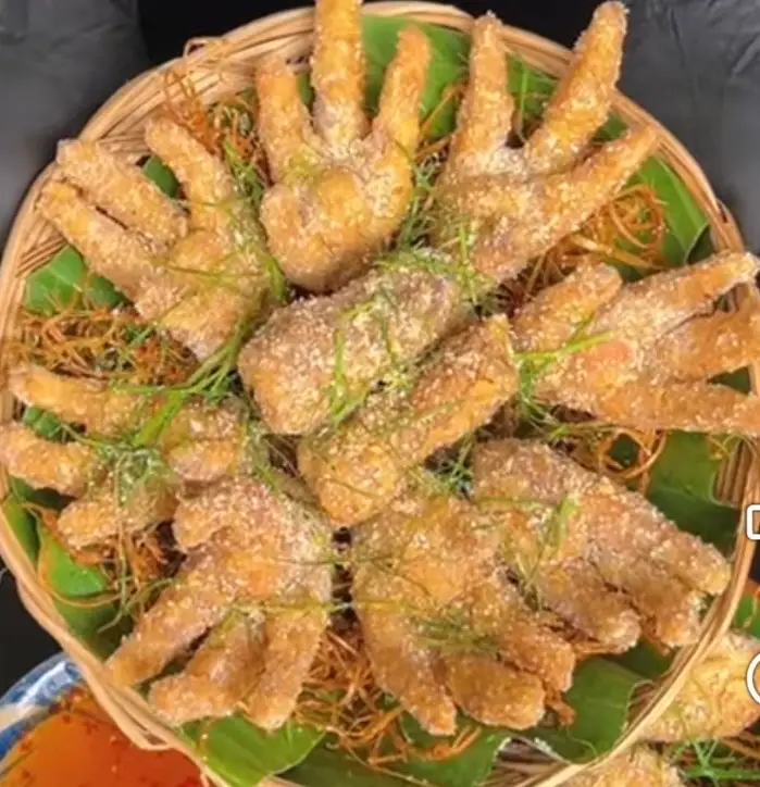 Hình ảnh Chân Gà Rang Muối Có Xương -10 Chân