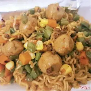 Hình ảnh Mì trộn bò viên - 1 mì - 5 bò viên - rau củ