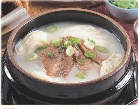 Hình ảnh Cơm canh xương bò - 설렁탕 & 밥 (Inc-VAT)