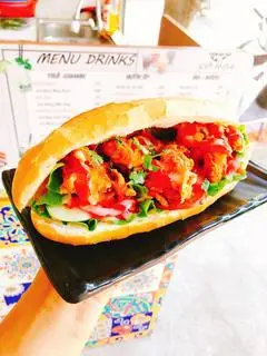 Hình ảnh Bánh Mỳ Gà Nem
