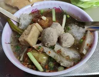 Hình ảnh Soup Da Heo Huyết Bò Viên + Mì Gói