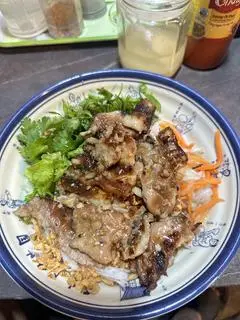 Hình ảnh Bún trộn thịt nướng