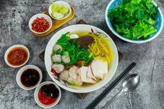Hình ảnh Tô thịt Hoành Thánh Lá ( Nui, Hủ Tiếu, Mì, Bánh Canh, Bún Gạo )