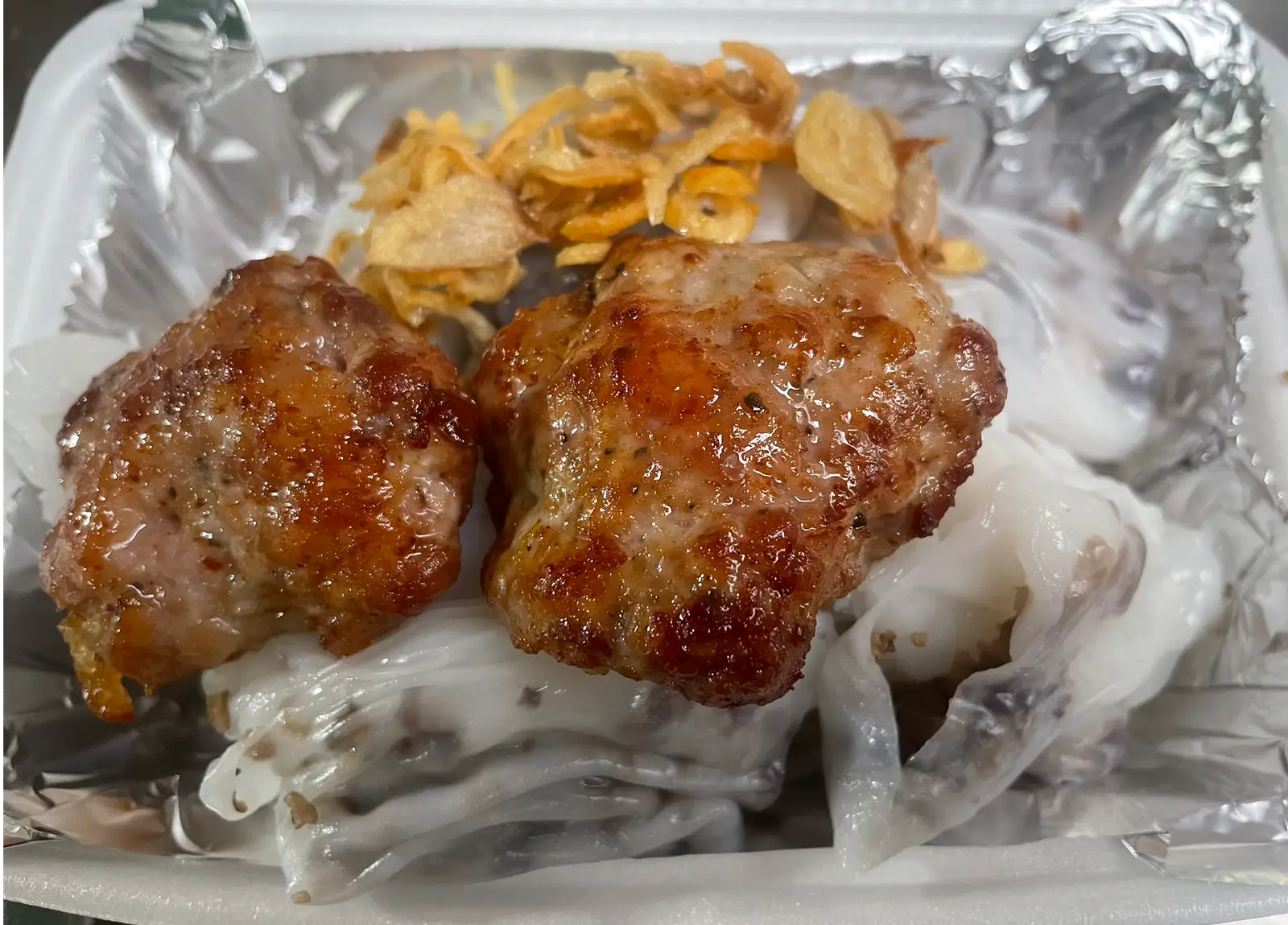 Hình ảnh Bánh có nhân+ thịt viên nướng