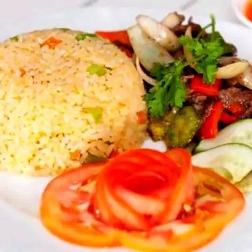 Hình ảnh Cơm dương châu bò bít tết