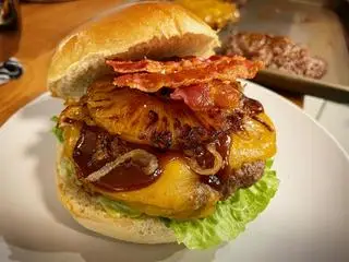 Hình ảnh Burger Hawai - Hawaian burger