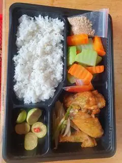Hình ảnh Cơm cánh gà chiên mắm